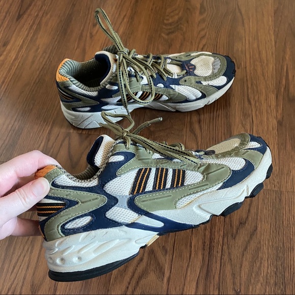 Adidas size 6 sneakers - Picture 3 of 8